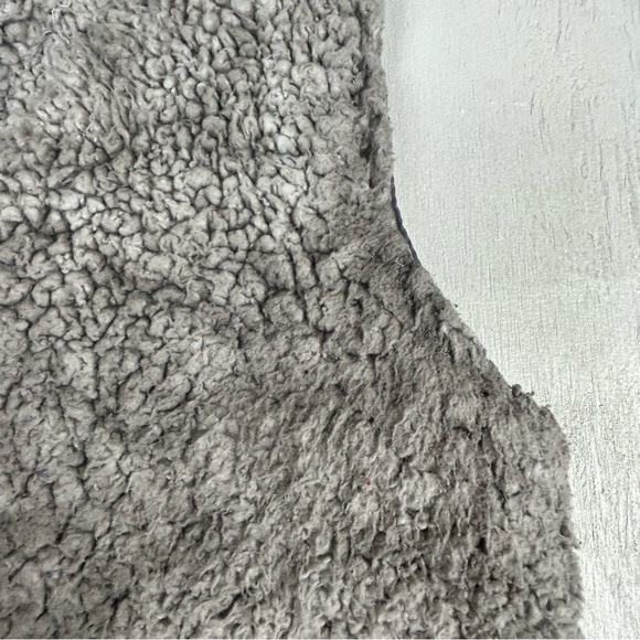 Simply southern Women’s faux fur vest size small lined gray - Picture 16 of 16